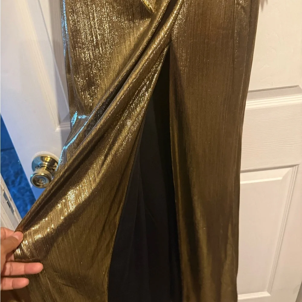 Mac Duggal Metallic Jersey Fabric Ruched Detail Front Split V‎ Neck Gown Size XS